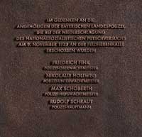 Bilder, Fotos von München Gedenktafel - Angehörige der Bayerischen Landespo Gedenktafel - Angehörige der Bayerischen Landespo - Gedenktafel - Angehörige der Bayerischen Landespo (2010)